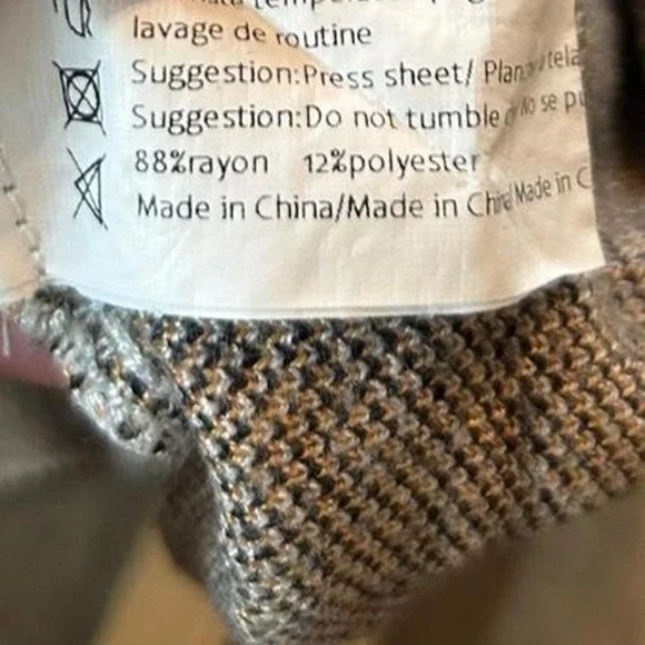 Cream and black retro daisy floral sweater with a vintage vibe small - Picture 6 of 7